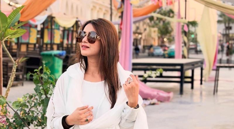 শ্বেতশুভ্র আভায় নজর কাড়লেন তানজিন তিশা