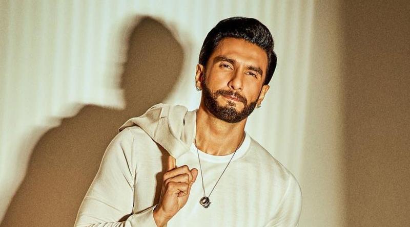 ১০ কোটি চেয়ে রণবীরকে হুমকির ঘটনায় লুক আউট নোটিশ জারি