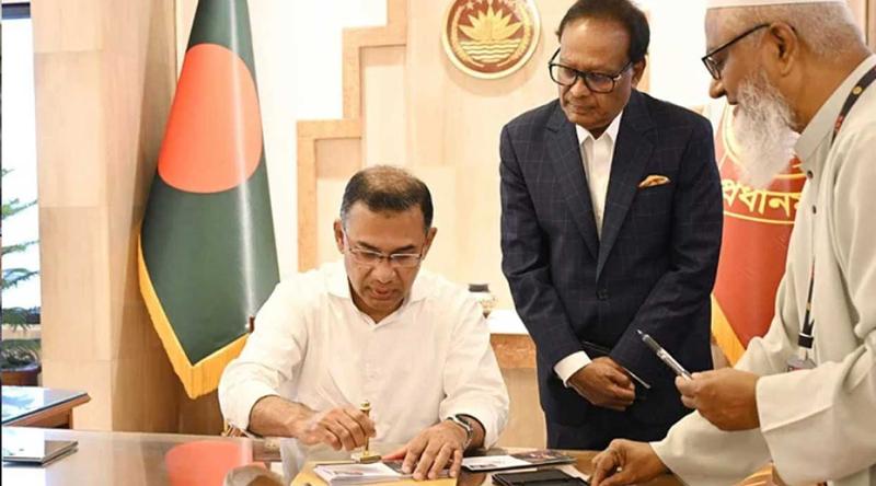 স্মারক ডাকটিকিট অবমুক্ত করলেন প্রধানমন্ত্রী