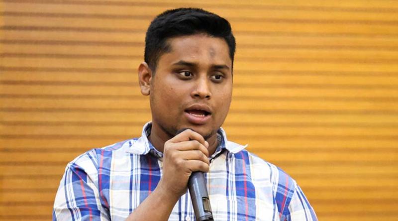 হঠাৎ ফেসবুকে হাসনাত আব্দুল্লাহর পোস্ট, মুহূর্তেই ভাইরাল