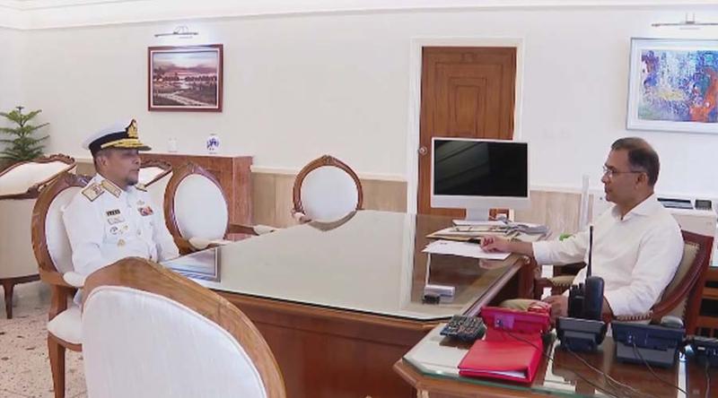 প্রধানমন্ত্রীর সঙ্গে নৌবাহিনী প্রধানের সৌজন্য সাক্ষাৎ