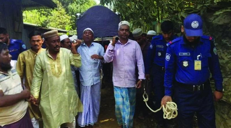 হাতকড়া নিয়ে মায়ের জানাজায় ২ আওয়ামী লীগ নেতা