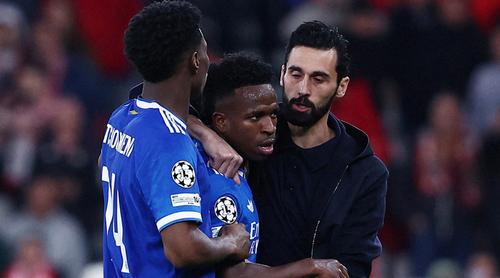 বর্ণবাদীদের কঠিন শাস্তি চান রিয়াল মাদ্রিদ কোচ