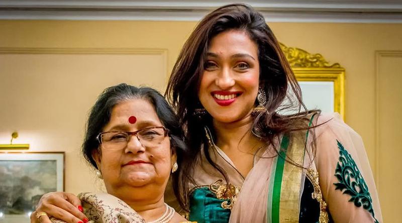 মায়ের জন্মদিনে আবেগপ্রবণ অভিনেত্রী ঋতুপর্ণা