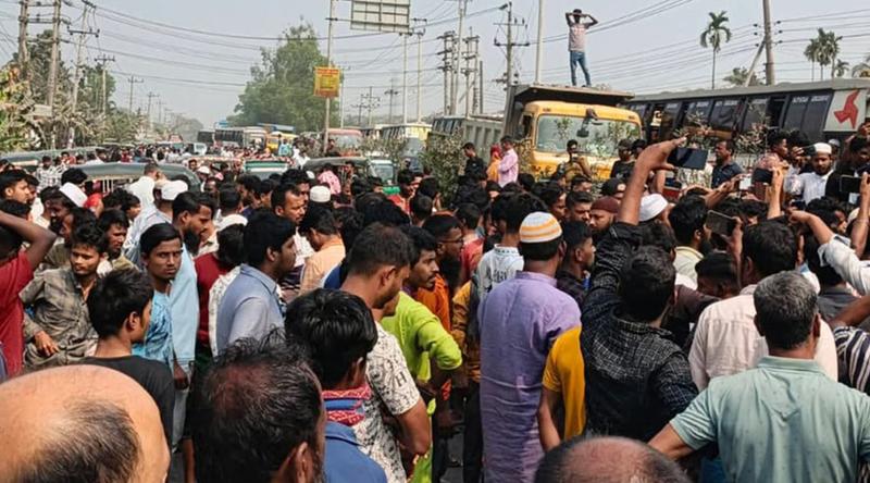 চাঁদা আদায়ের অভিযোগে ঢাকা-ময়মনসিংহ মহাসড়ক অবরোধ