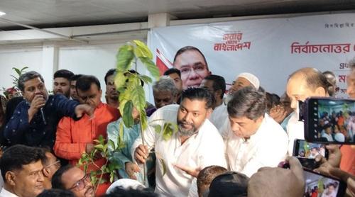 আমাকে ফুল না দিয়ে শুভেচ্ছা হিসেবে গাছের চারা দিয়েন : এমপি রনি