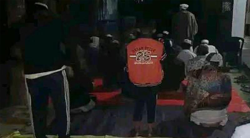 সিরাজগঞ্জে জামায়াত-বিএনপি দ্বন্দ্বে মসজিদে তালা, খুলে দিল পুলিশ