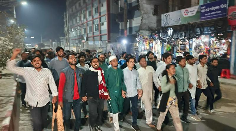 গাইবান্ধায় আ.লীগের মিছিলের প্রতিবাদে বিক্ষোভ