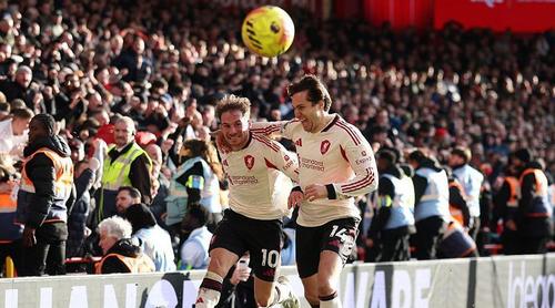 শেষ মুহূর্তের গোলে দুর্দান্ত জয় পেল লিভারপুল