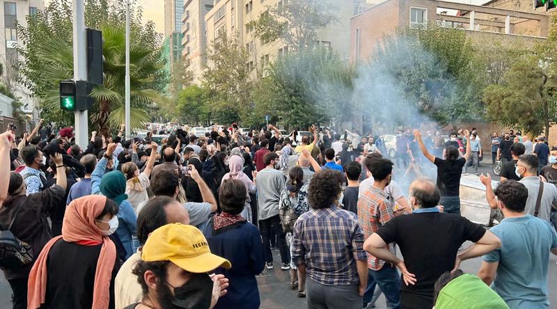 ইরানে ফের শুরু হয়েছে জেন-জি বিক্ষোভ