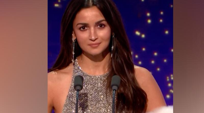 নিজের ভাষায় বক্তব্য শুরু করে ‘বাফটা’র মঞ্চে নজির গড়লেন আলিয়া