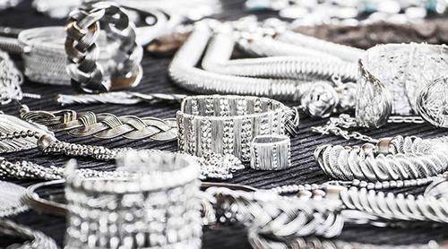 দেশে স্বর্ণের দাম বাড়লেও অপরিবর্তিত রুপার দাম