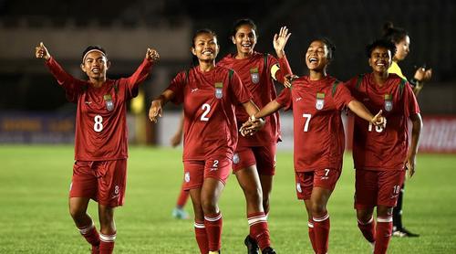 ঋতুপর্ণাদের ফিজিওর খোঁজে বাফুফে