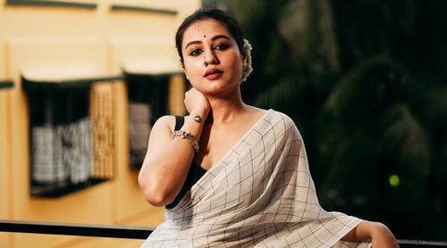 ট্রোলিং নয়, নম্রতায় জিতলেন স্বস্তিকা!