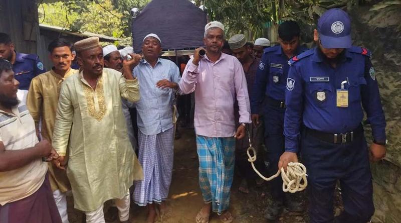হাতকড়া পরে মায়ের জানাজায় আসা সেই দুই সহোদর হারালেন বাবাকেও
