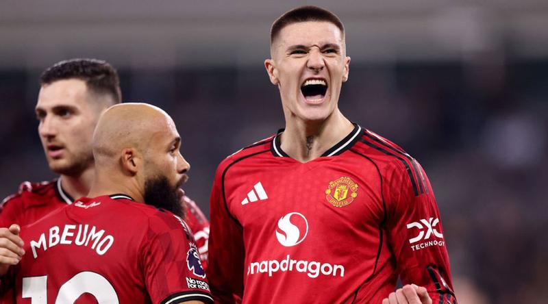 এভারটনকে হারিয়ে শীর্ষ চারে উঠলো ম্যানইউ