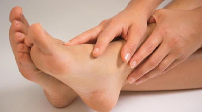 কোন ভিটামিনের অভাবে হাত পা জ্বালা পোড়া করে?