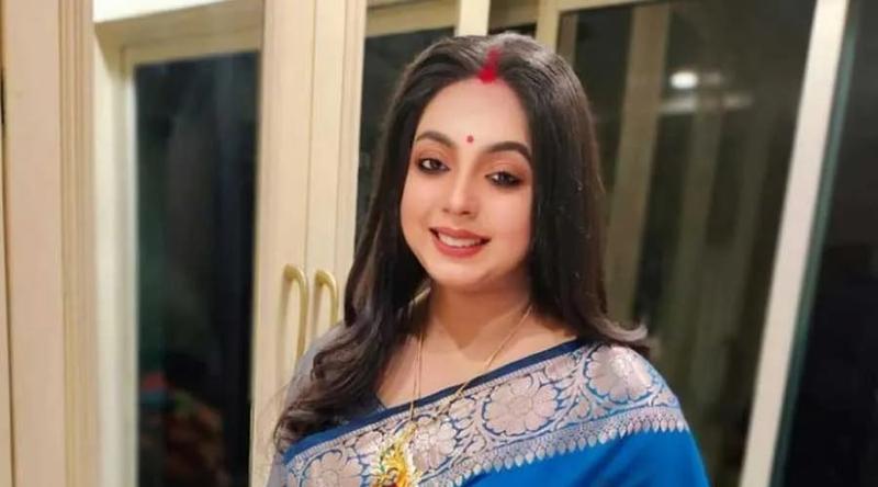 পায়ে প্লাস্টার নিয়েও শুটিং ফ্লোরে শ্রীময়ী!