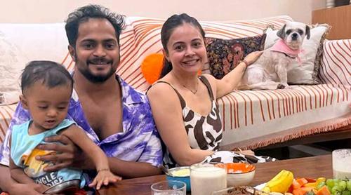 স্বামীর সঙ্গে ইফতারে দেবলীনা, তবে কী অভিনেত্রী নিয়ম করে রোজাও রাখছেন?