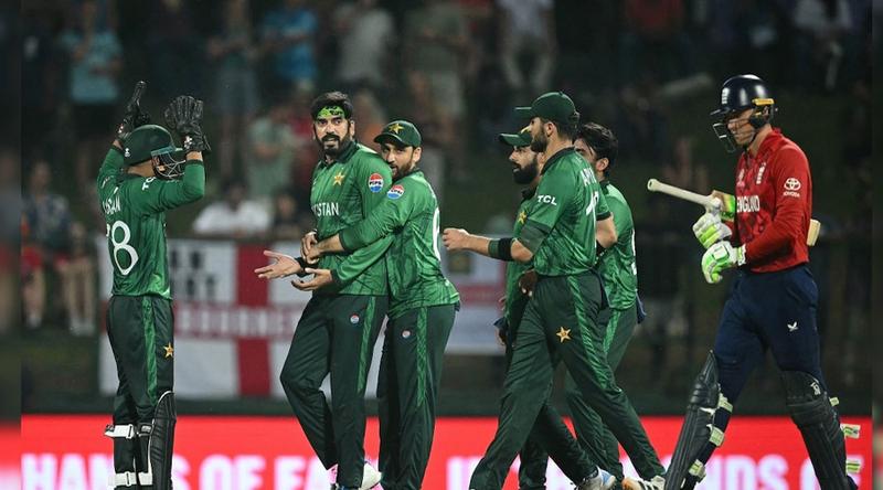 কোন সমীকরণে সেমিফাইনালে উঠতে পারে পাকিস্তান!