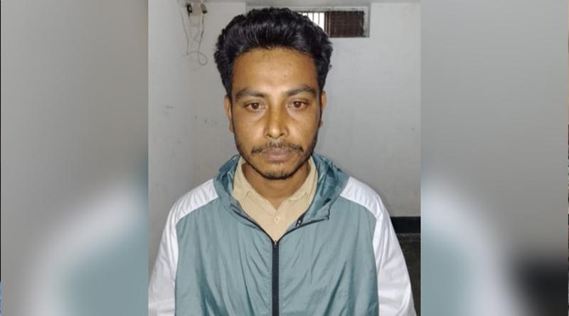 বাসে চাঁদা তোলার সময় হাতেনাতে আটক যুবদল নেতা