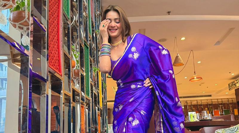 গাঢ় বেগুনি শাড়িতে তিশার রাজসিক লুক!