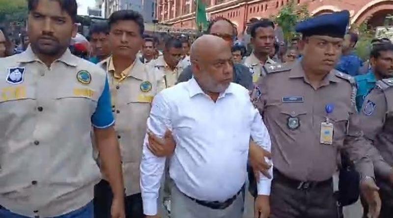 আওয়ামী নেতাকে জামিন দেওয়ায় এজলাসে বিশৃঙ্খলা, বিএনপিপন্থী আইনজীবী নেতা গ্রেপ্তার