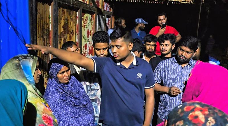 কুমিল্লায় অগ্নিকাণ্ডে ক্ষতিগ্রস্ত পরিবারের পাশে মধ্যরাতে হাসনাত আব্দুল্লাহ