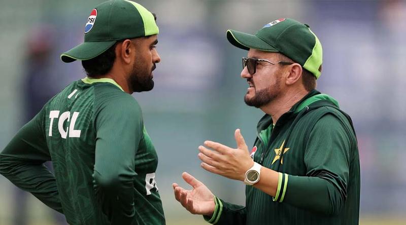 বাবরকে ‘ইনস্যুরেন্স পলিসি’ হিসেবে ব্যবহার করছেন পাকিস্তান কোচ!