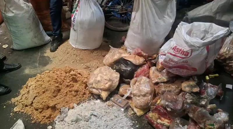 বার্গারে পচা মাংস, পোড়া তেল ও নষ্ট খাবার, ৩ প্রতিষ্ঠানকে জরিমানা