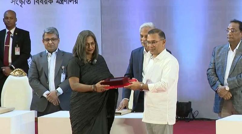 একুশে পদক প্রদান করলেন প্রধানমন্ত্রী