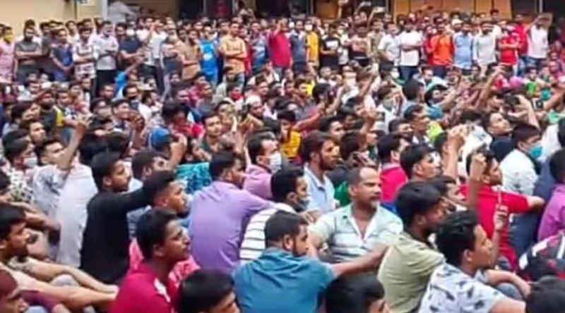 গাজীপুরে বাৎসরিক ছুটির টাকার দাবিতে শ্রমিকদের বিক্ষোভ
