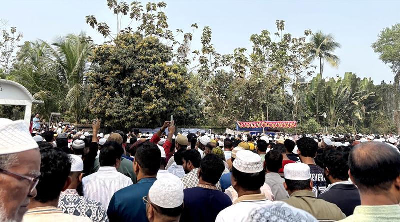 জয়নুল আবদিন ফারুকের স্ত্রীর জানাজায় মানুষের ঢল