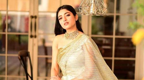 কাজের মধ্যেই জন্মদিন উদ্‌যাপন অভিনেত্রী ইশার