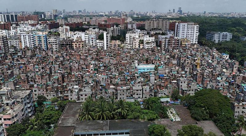 মোহাম্মদপুরে জেনেভা ক্যাম্পে অভিযান, মাদকসহ আটক বেশ কয়েকজন
