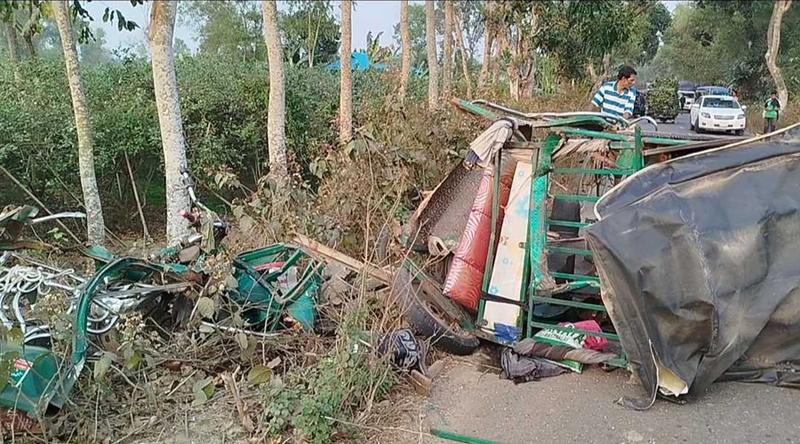 টাঙ্গাইলে ট্রাক-অটোরিকশা মুখোমুখি সংঘর্ষ, অটোরিকশা চালকসহ নিহত ২