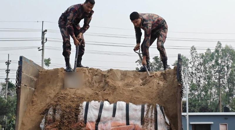 হবিগঞ্জে বালুর নিচে লুকানো সাড়ে ৪০ লাখ টাকার ভারতীয় জিরা জব্দ