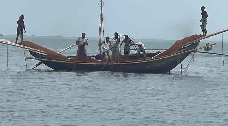 ইলিশের উৎপাদন বাড়াতে মার্চ-এপ্রিল মেঘনা নদীতে সব ধরনের মাছ ধরা নিষিদ্ধ