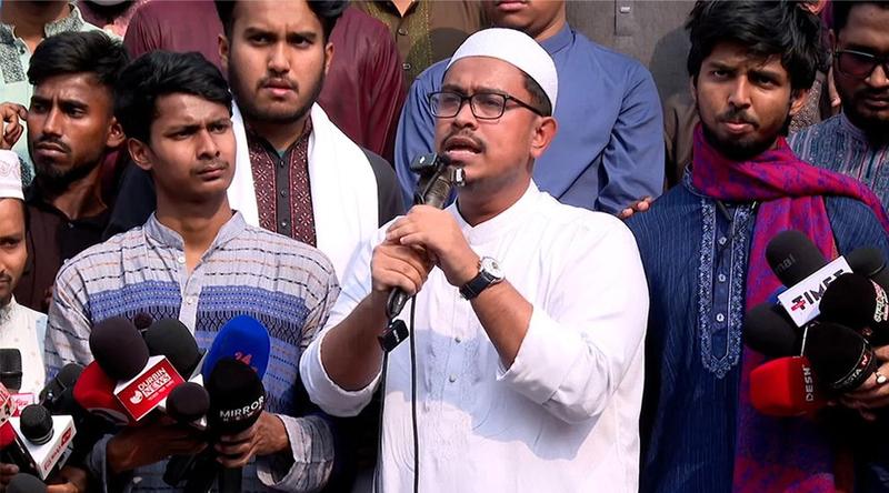 নরসিংদীতে ধর্ষণ এবং সহিংসতার দৃষ্টান্তমূলক বিচারের দাবিতে ডাকসুর বিক্ষোভ