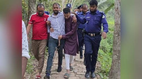 প্যারোলে মুক্তি পেয়ে বাবার জানাজায় ছাত্রলীগ নেতা