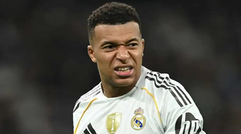 এমবাপ্পেকে বর্ণবাদী গালি দিয়ে শাস্তির মুখে সমর্থক!