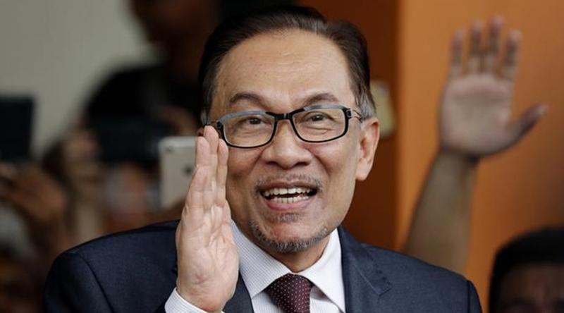 পাকিস্তান-আফগানিস্তানকে ‘সর্বোচ্চ সংযম’ দেখানোর আহ্বান মালয়েশিয়ার প্রধানমন্ত্রীর