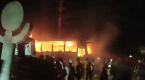 চাঁদপুরে দাঁড়িয়ে থাকা ৩ বাসে আগুন