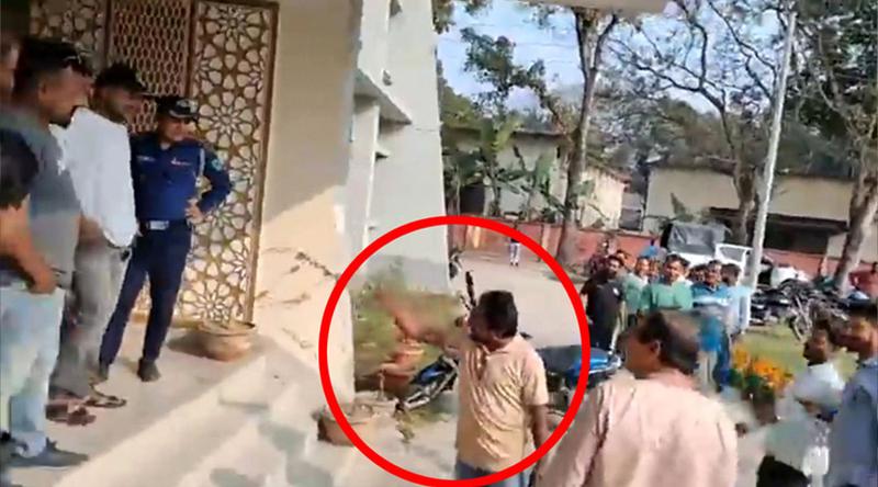 নাটোরে ওসির সামনেই যুবদল নেতার বিরুদ্ধে ৫ লাখ টাকা চাঁদা দাবির অভিযোগ