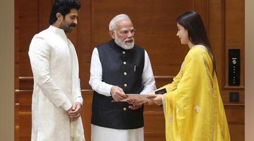 বিশেষ উপহার দিয়ে প্রধানমন্ত্রীকে রিসেপশনে আমন্ত্রণ করলেন বিজয়-রাশমিকা