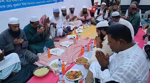 চোরাই গরু দিয়ে ইফতার মাহফিল, লজ্জায় দেশ ছাড়লেন প্রবাসী