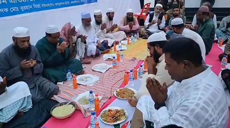 চোরাই গরু দিয়ে ইফতার মাহফিল, লজ্জায় দেশ ছাড়লেন প্রবাসী