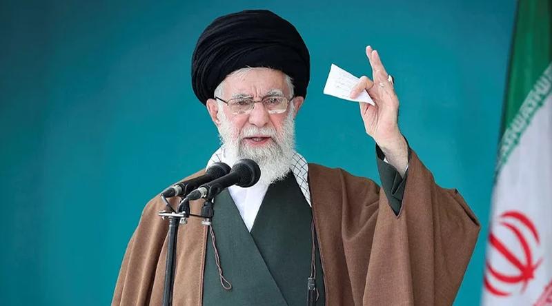 খামেনিকে কী কারণে বার বার টার্গেট করছে যুক্তরাষ্ট্র?