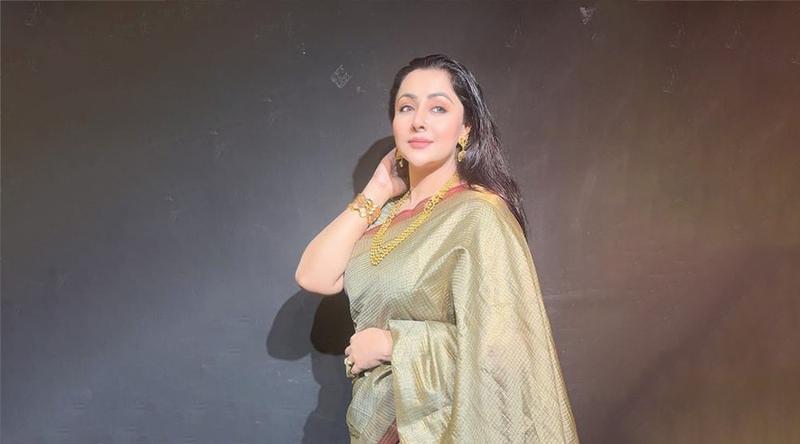 বইমেলায় কণ্ঠশিল্পী ইভার ‘চিঠি’