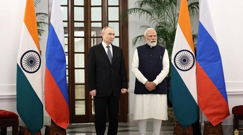 জ্বালানি ঘাটতি মোকাবেলায় ভারত থেকে পেট্রল কিনছে রাশিয়া